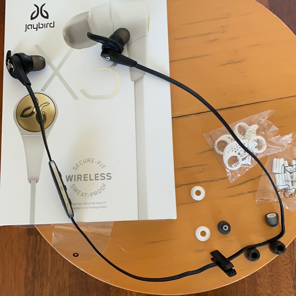 Jaybrid X3 wireless earphones